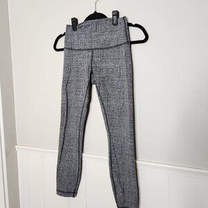 LULULEMON Black White Pattern Wunder Under Leggings